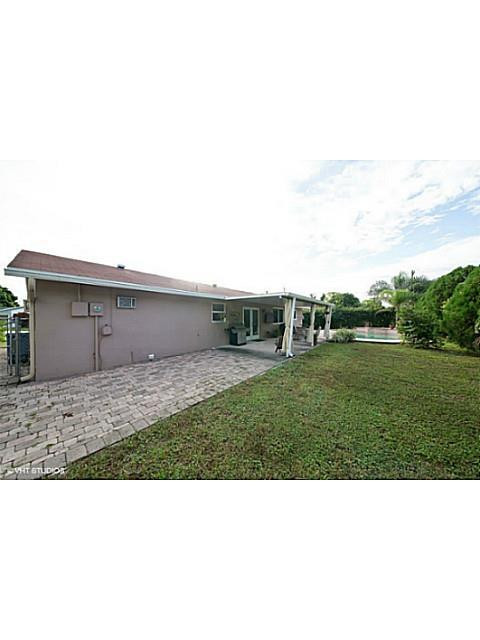 10139 Windtree Lane Boca Raton, FL 33428 - Photo 5 of 15 a open area with grassy field