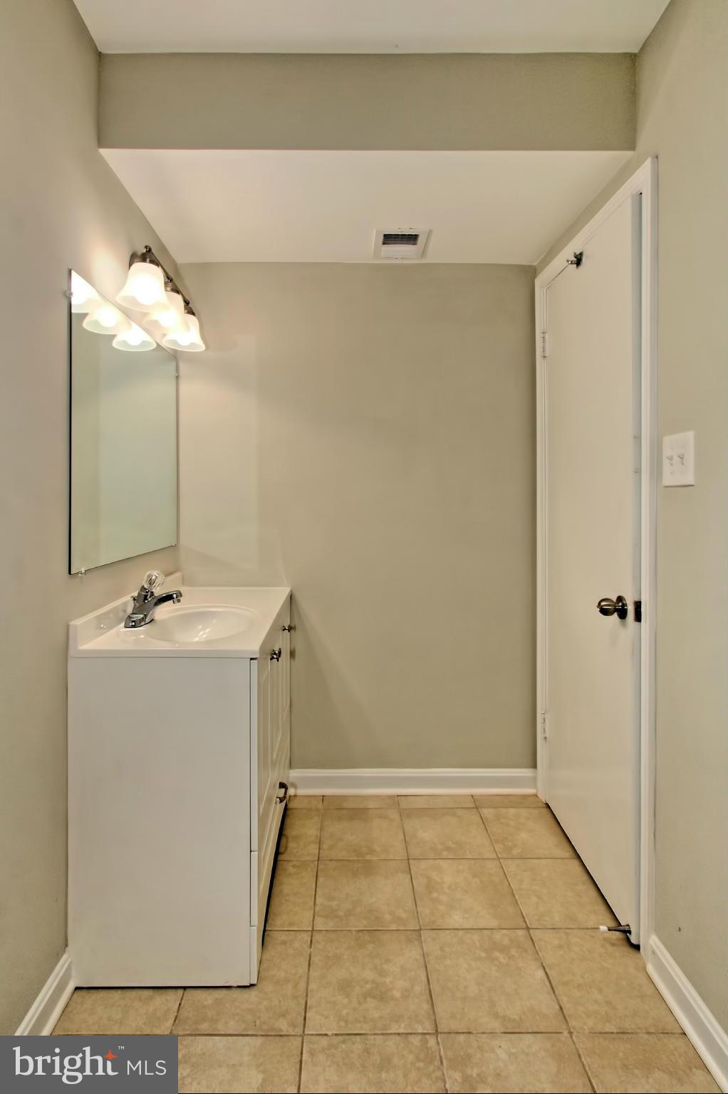 11177 Saffold Way Reston, VA 20190 - Photo 25 of 30 Bath