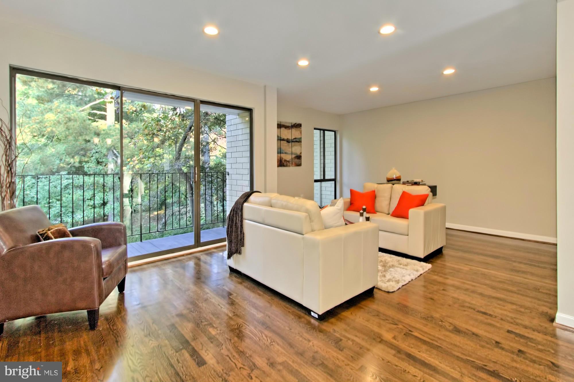 11177 Saffold Way Reston, VA 20190 - Photo 4 of 30 Living Room