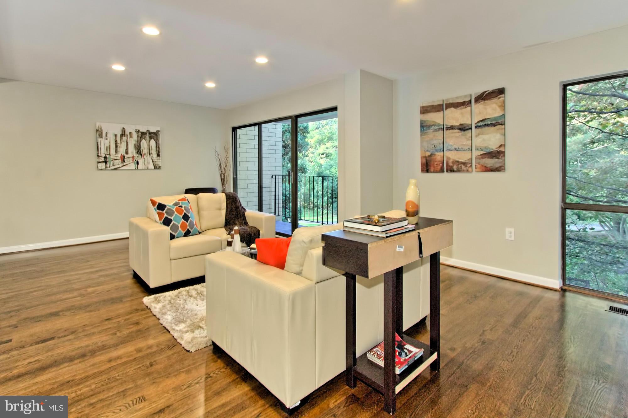 11177 Saffold Way Reston, VA 20190 - Photo 6 of 30 Living Room