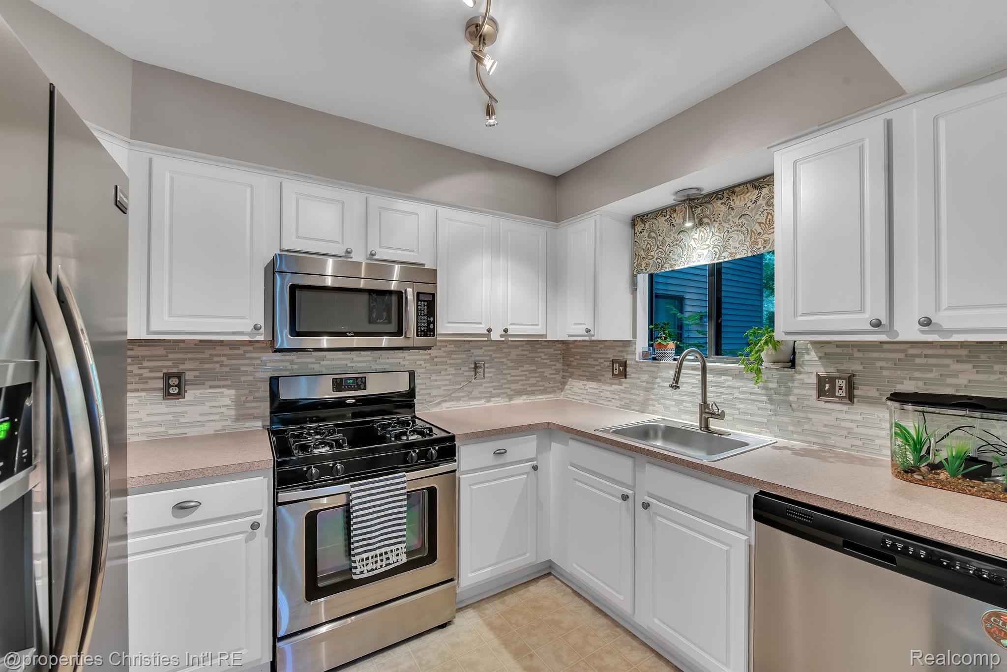 1562 Streamwood Court Rochester, MI 48307 - Photo 17 of 26