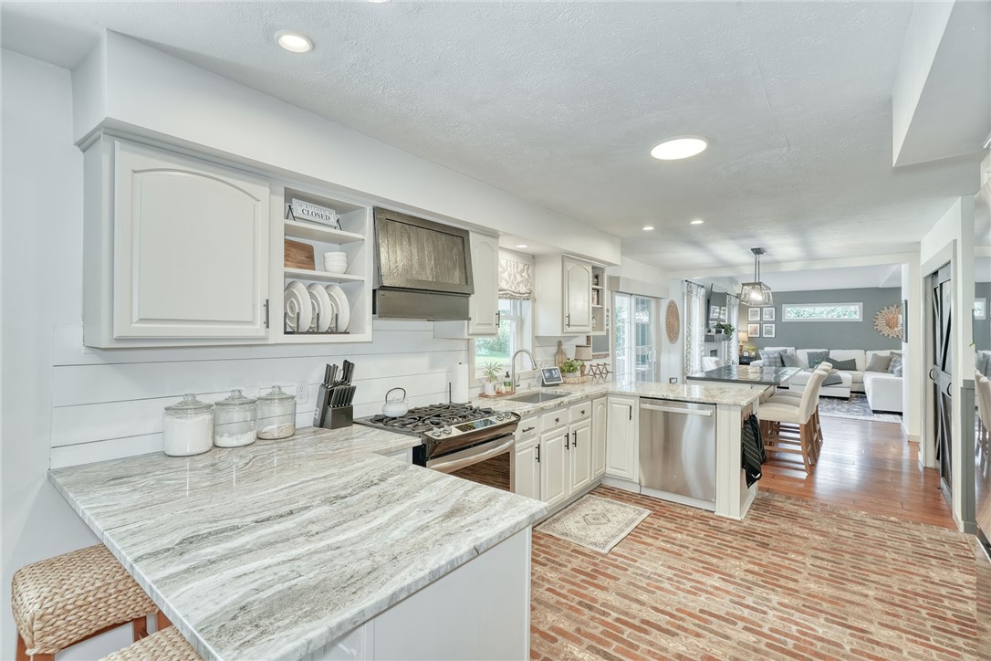 522 Salt Road Webster, NY 14580 - Photo 8 of 46 Updated Kitchen! Granite, shiplap, stainless appli