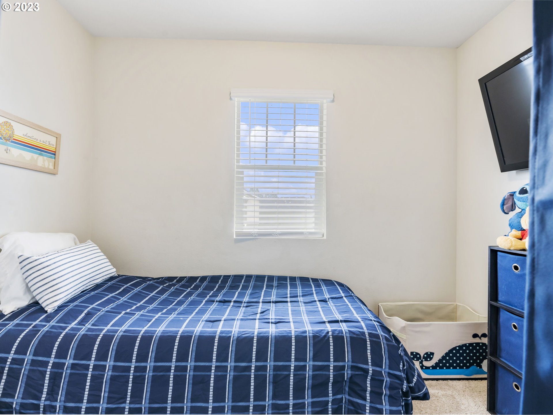 2037 South Meadowlark Dr. Loop Ridgefield, WA 98642 - Photo 28 of 39 a bedroom with a bed and a flat tv screen