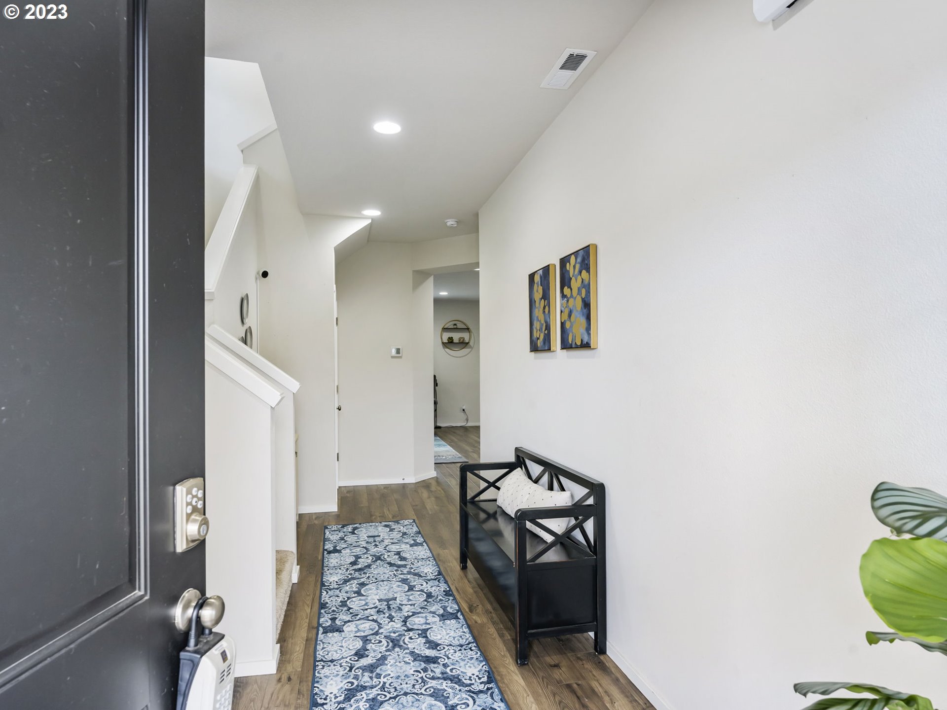 2037 South Meadowlark Dr. Loop Ridgefield, WA 98642 - Photo 4 of 39 a view of a hallway with bathroom