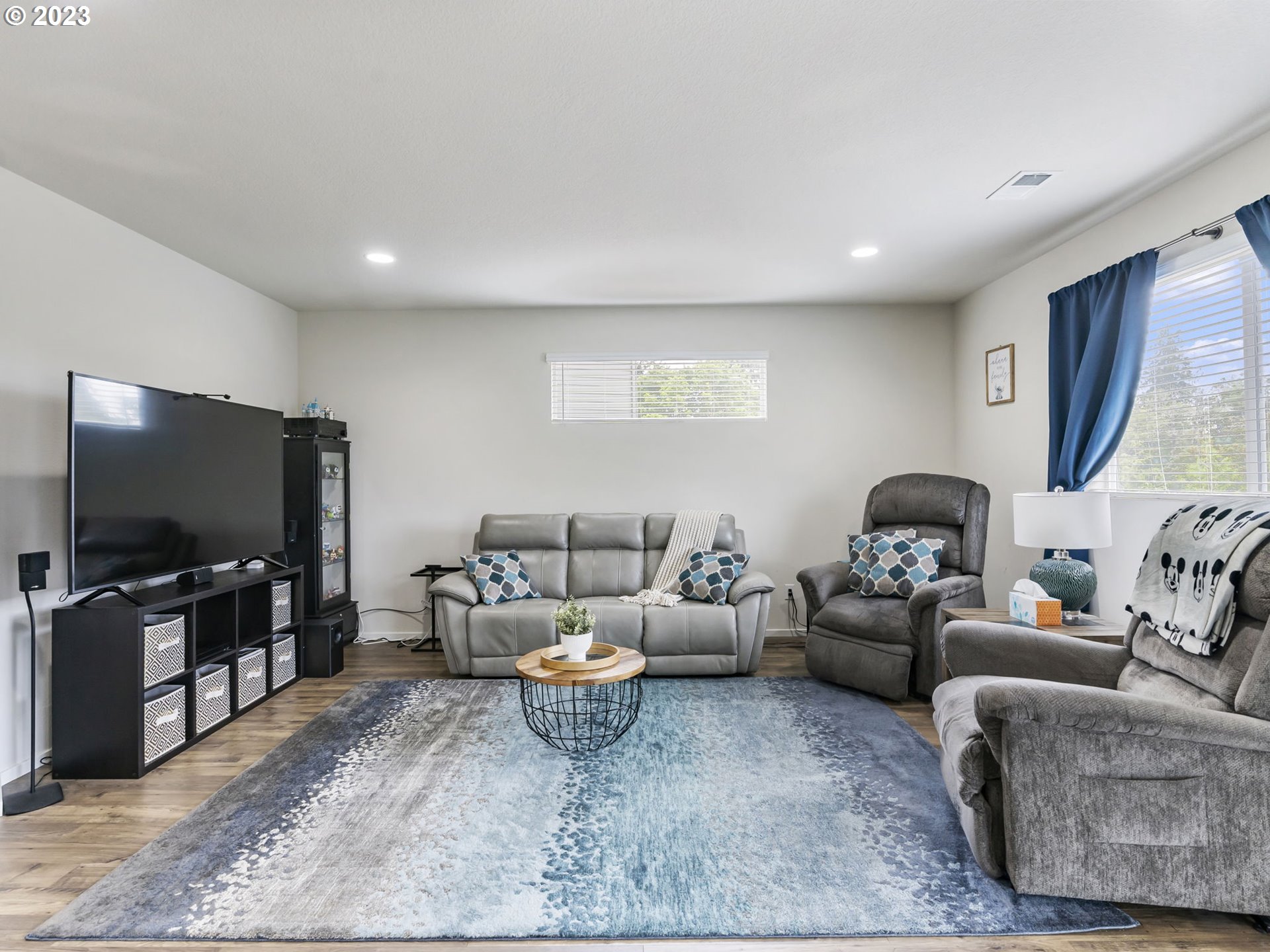 2037 South Meadowlark Dr. Loop Ridgefield, WA 98642 - Photo 8 of 39 a living room with furniture and a flat screen tv