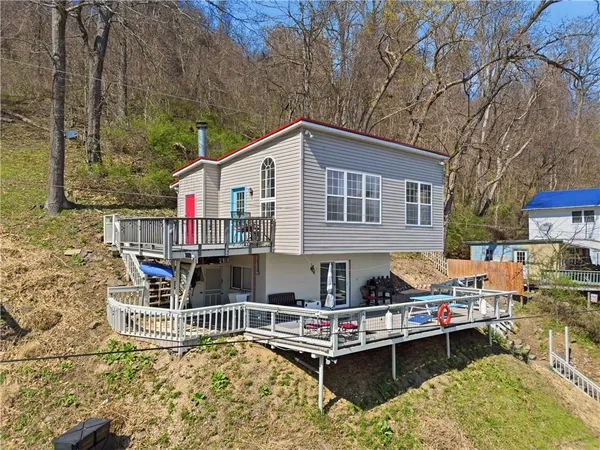 $315,000 | 2711 Lakeview Road, Confluence, PA 15424
