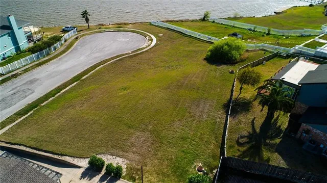 $258,000 | 863 Cliff Drive, Portland, TX 78374