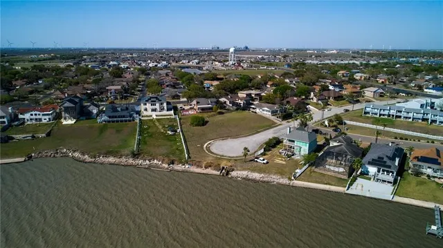 $258,000 | 863 Cliff Drive, Portland, TX 78374