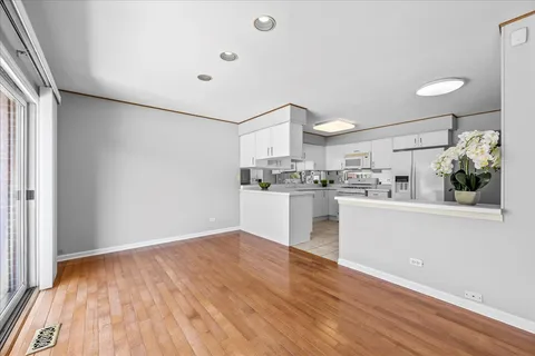 $400,000 | 1709 Koehling Road, Northbrook, IL 60062