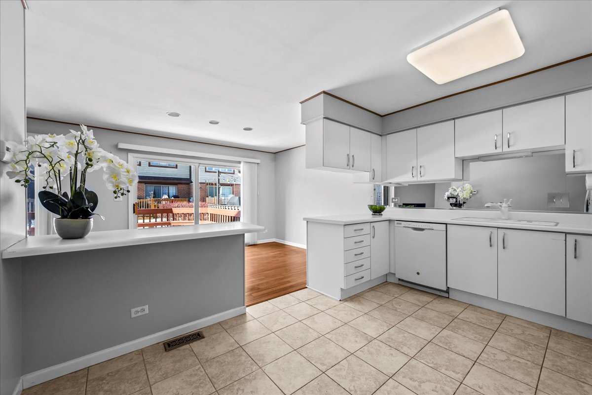 1709 Koehling Road Northbrook, IL 60062 - Photo 6 of 20