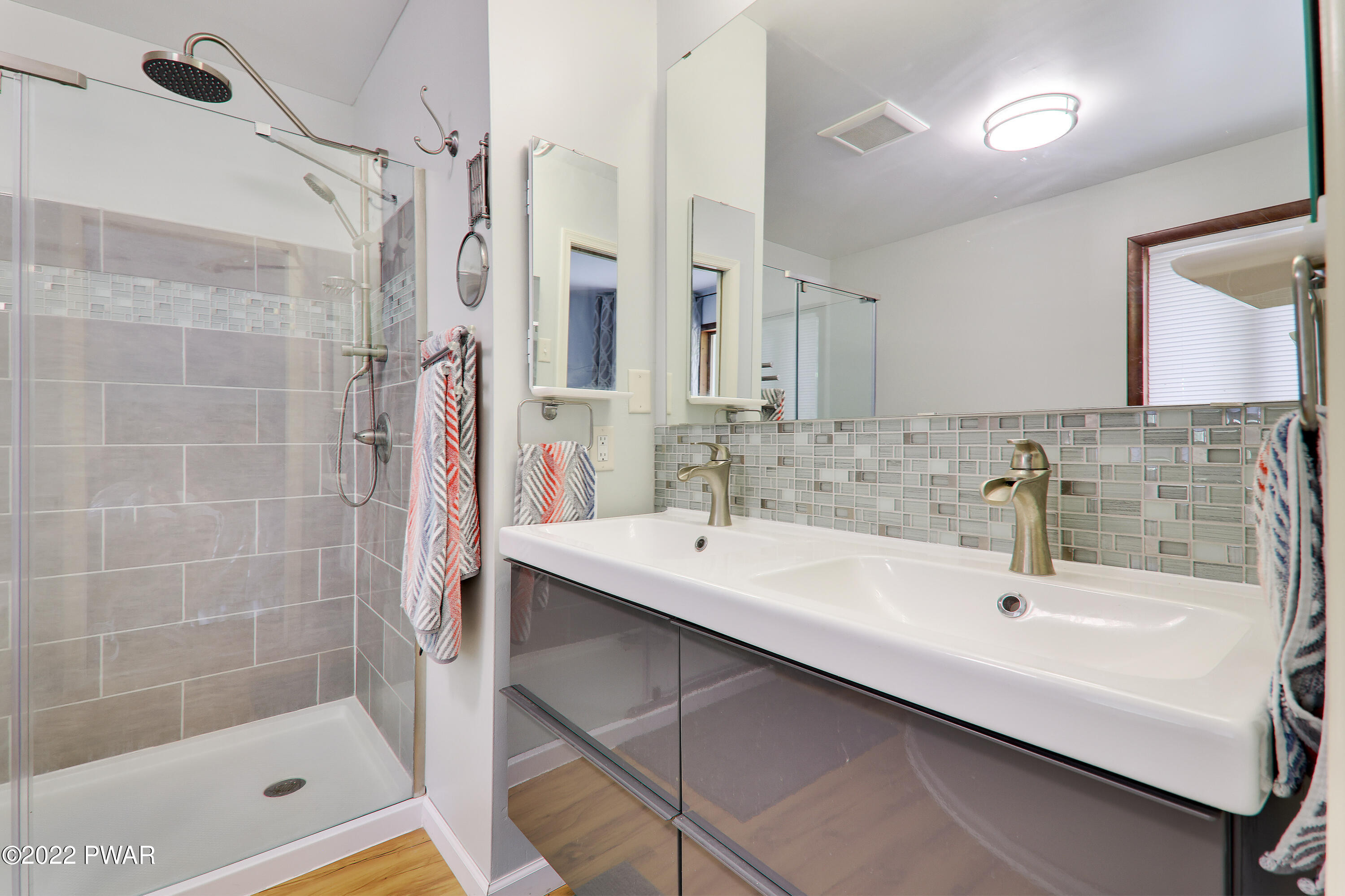 357 Lake Russell Road Newfoundland, PA 18445 - Photo 23 of 63 Primary En Suite