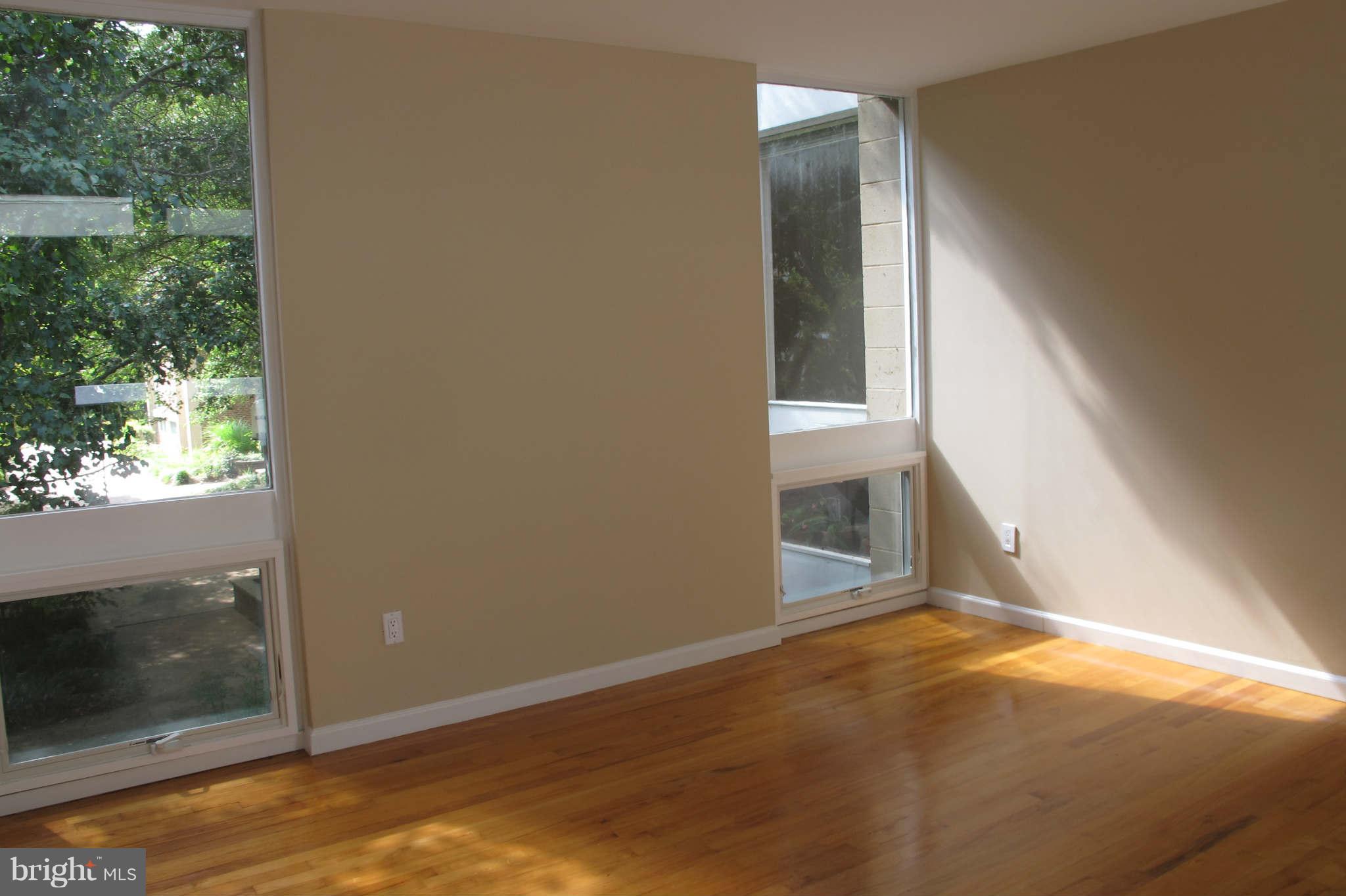 11527 Maple Ridge Road Reston, VA 20190 - Photo 2 of 23 Bedroom (Master)
