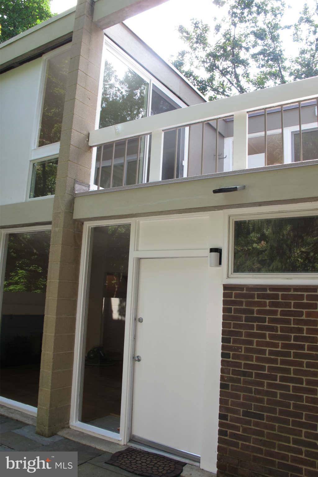 11527 Maple Ridge Road Reston, VA 20190 - Photo 15 of 23 Exterior (General)