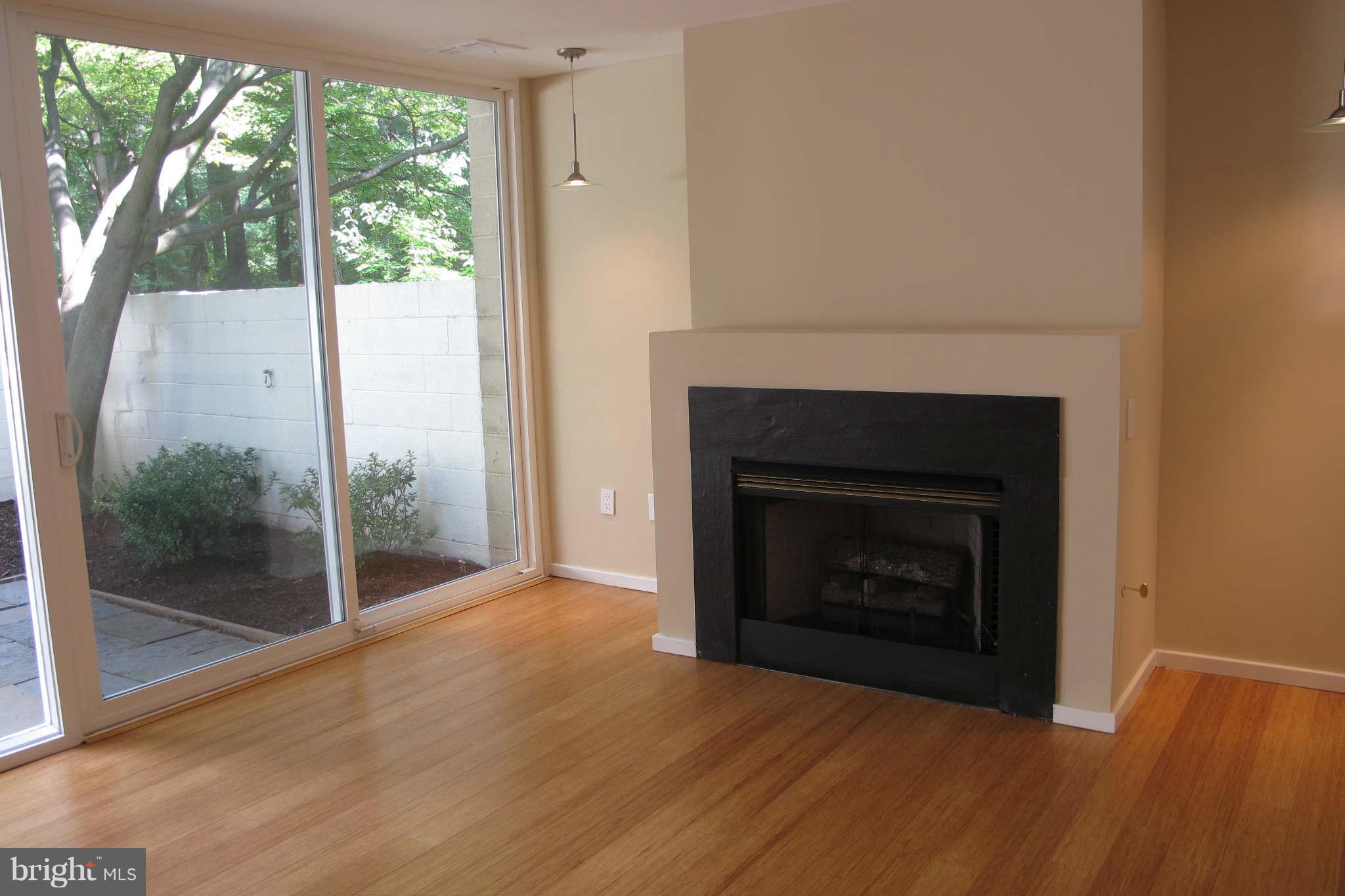 11527 Maple Ridge Road Reston, VA 20190 - Photo 18 of 23 Living Room