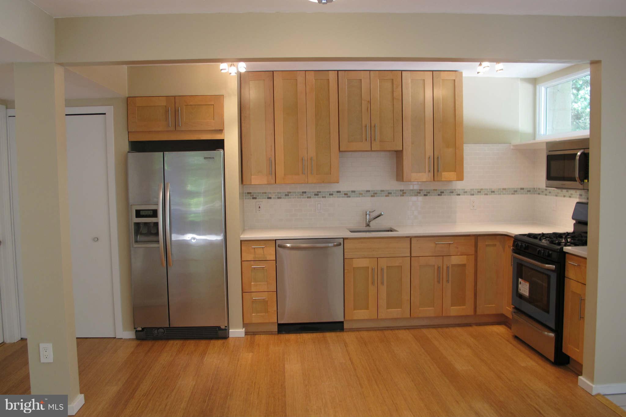 11527 Maple Ridge Road Reston, VA 20190 - Photo 19 of 23 Kitchen