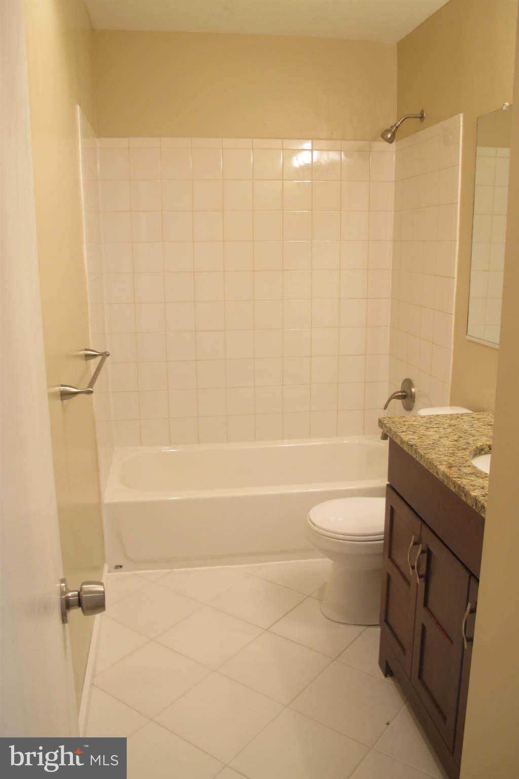 11527 Maple Ridge Road Reston, VA 20190 - Photo 9 of 23 Bath