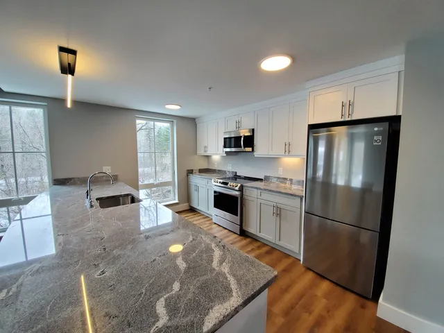 $3,380 | 195 Mechanic Street, Unit 206, Lebanon, NH 03766