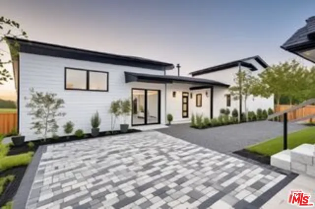 $919,000 | 1207 South Harvard Boulevard, Los Angeles, CA 90006