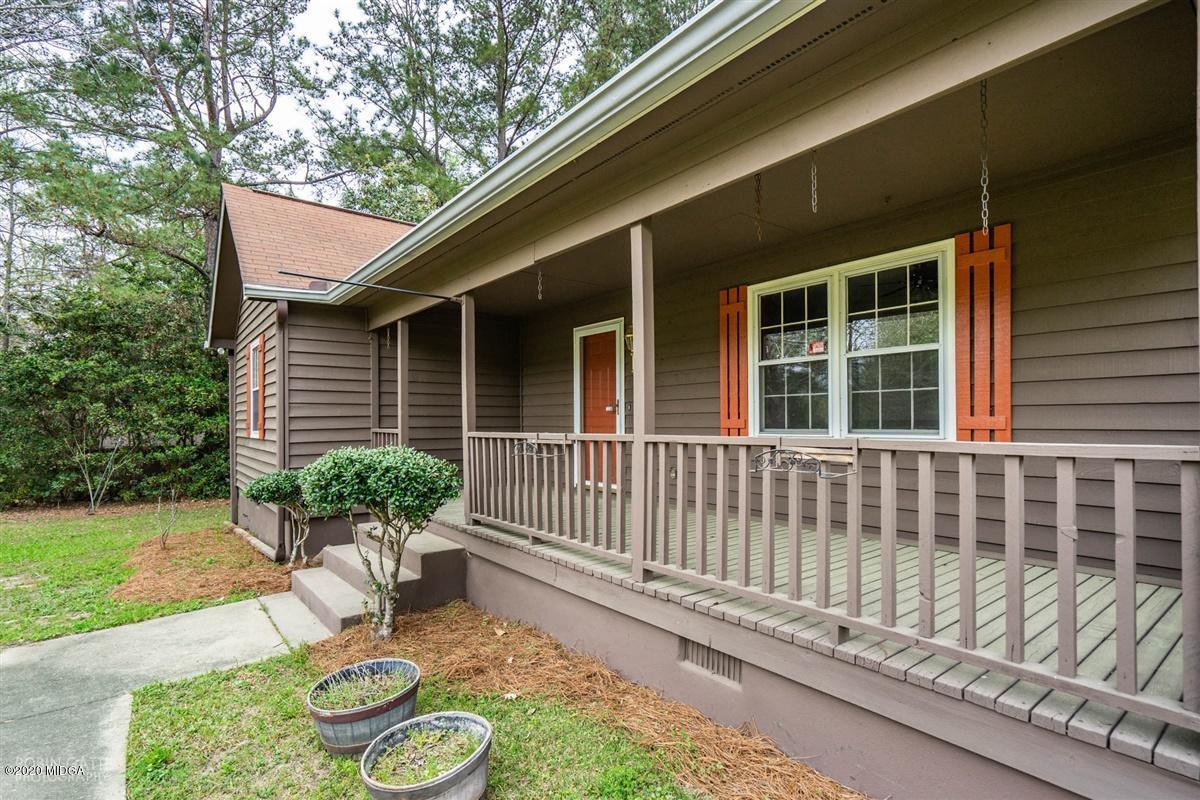 6345 Stapleton Road Macon, GA 31206 - Photo 4 of 21 a front view of a house with garden