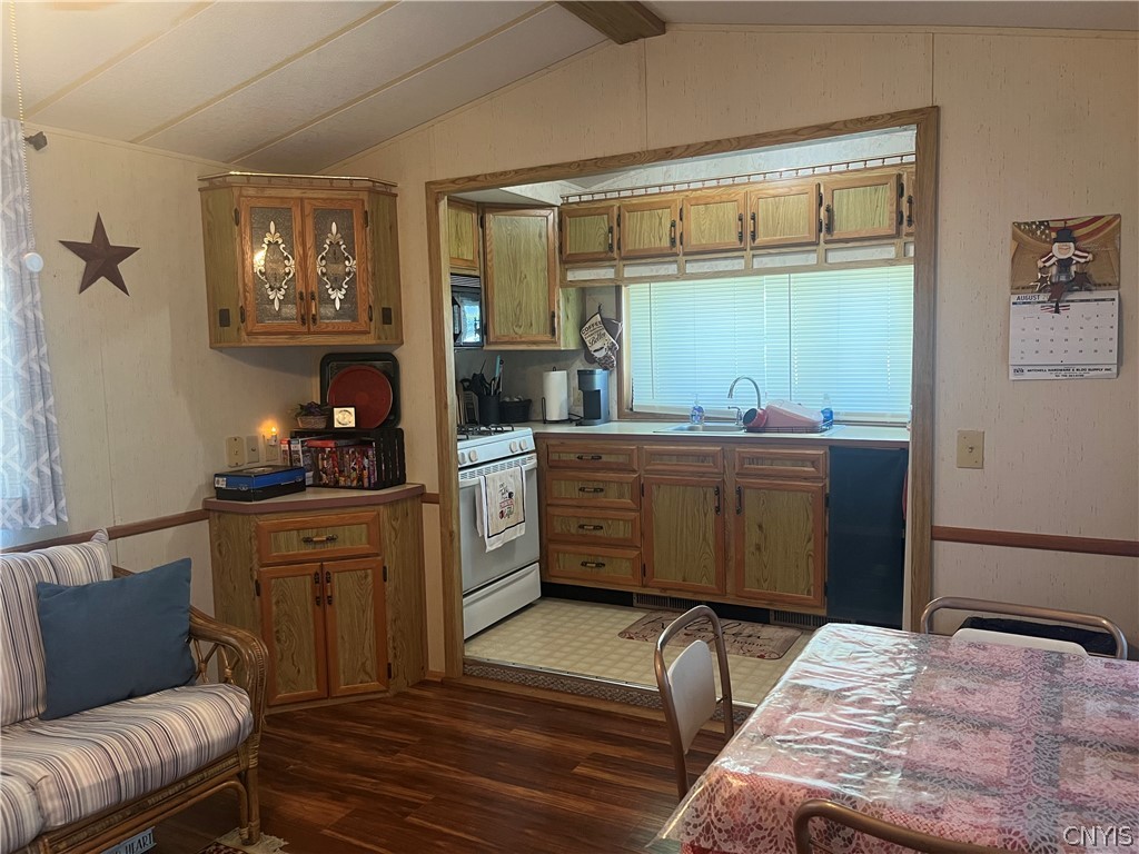 11609 Nys Route Henderson, NY 13650 - Photo 5 of 11 Kitchen & eating area