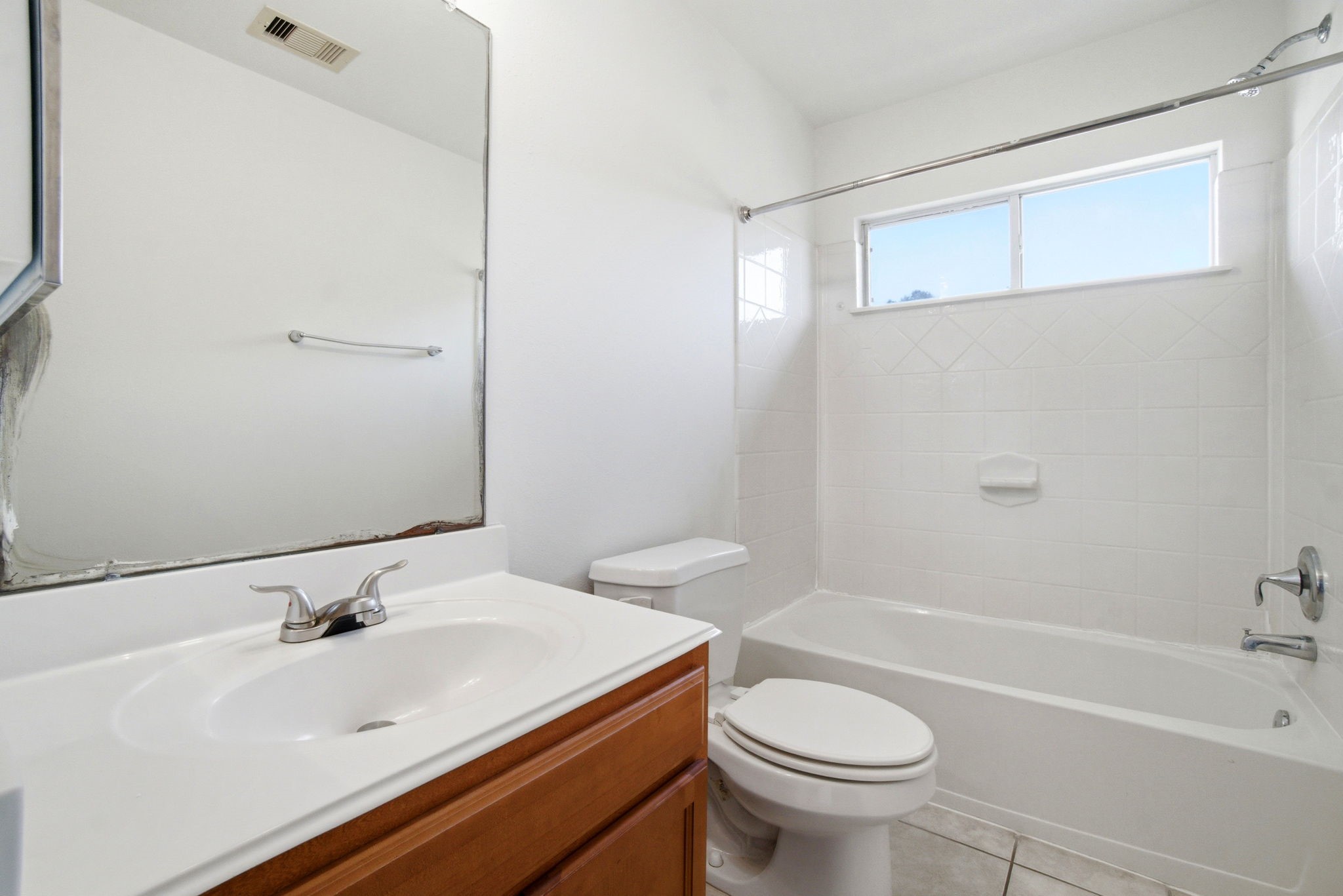 1607 Redbud Grove Court Conroe, TX 77301 - Photo 11 of 21 Full secondary bathroom with tub and shower combination