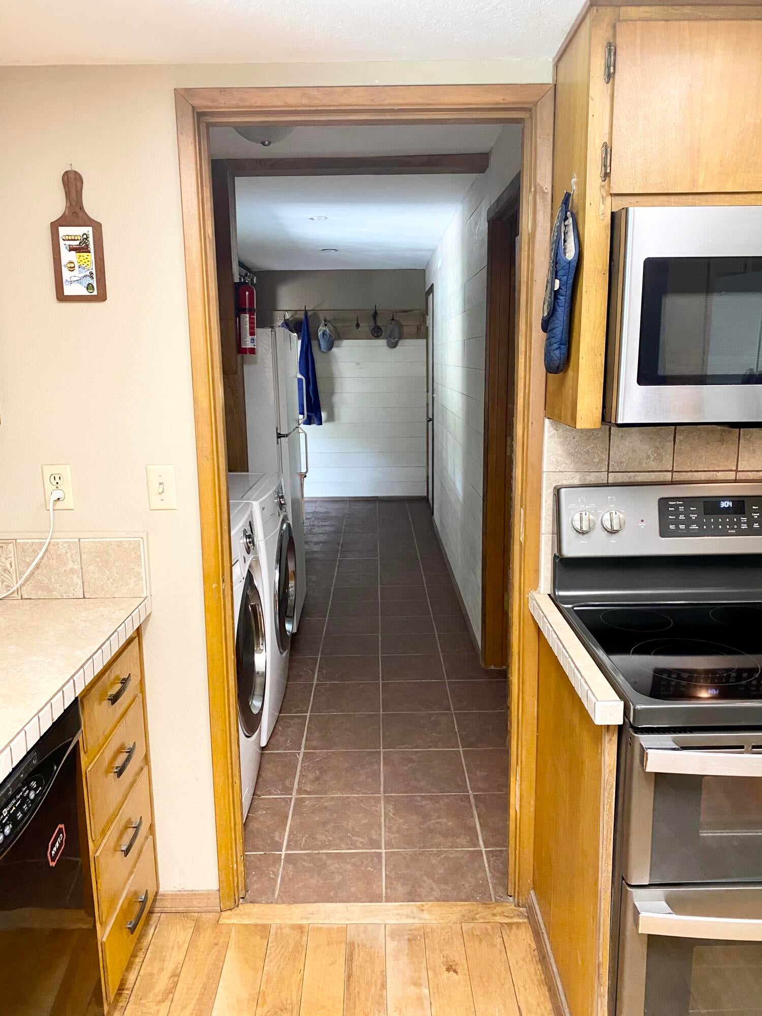 15485 Federal Road La Pine, OR 97739 - Photo 10 of 26 Laundry