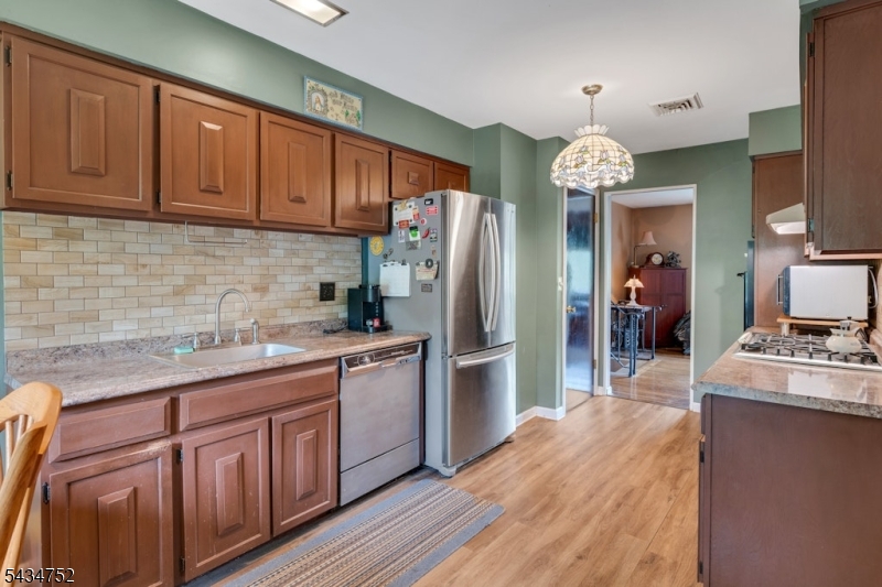 185 Ratzer Road Wayne, NJ 07470 - Photo 6 of 36