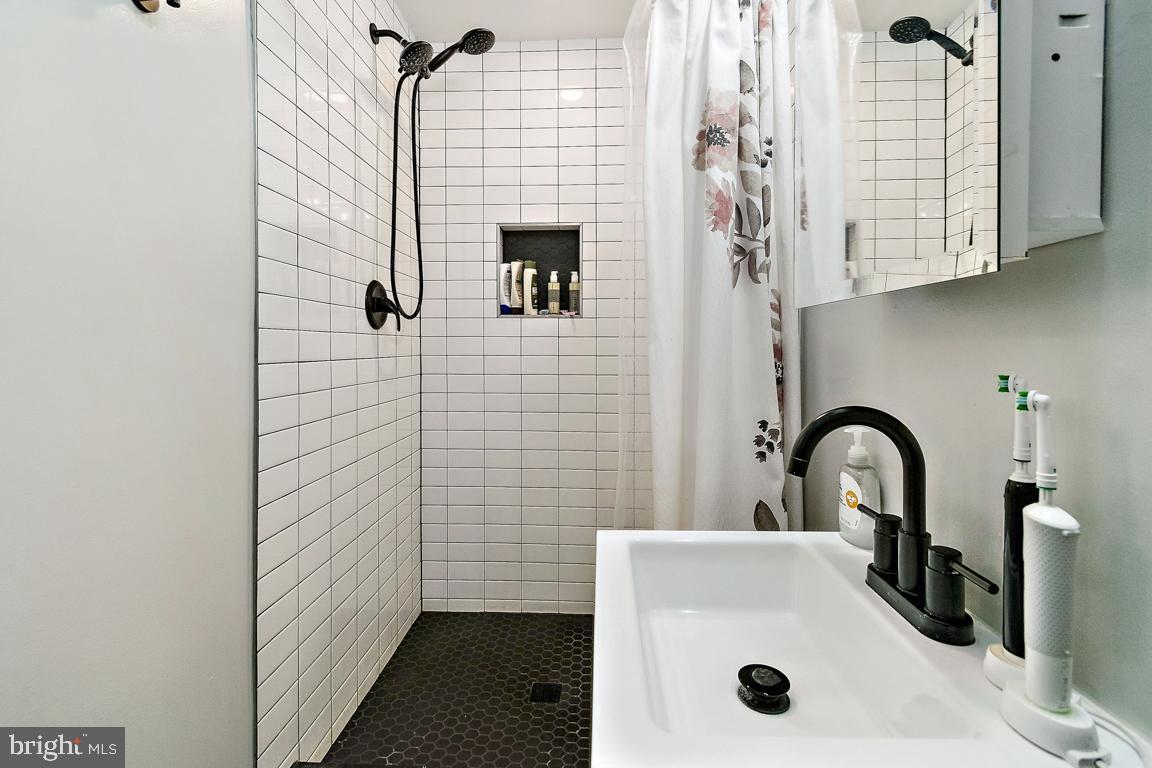 2804 Guilford Avenue Baltimore, MD 21218 - Photo 12 of 22 Unit 2 upper level bath