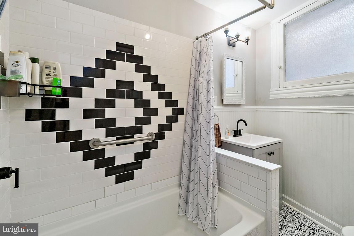 2804 Guilford Avenue Baltimore, MD 21218 - Photo 9 of 22 Unit 2 main level bath