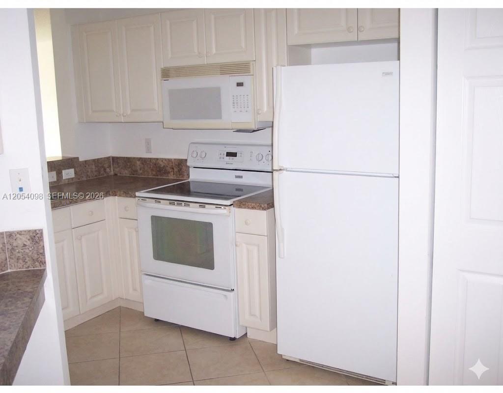 1942 Alamanda Way Riviera Beach, FL 33404 - Photo 10 of 13