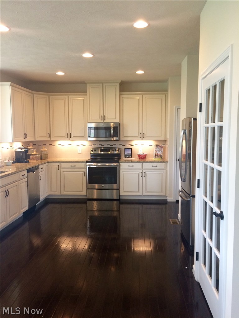 4566 Ridgestone Way Medina, OH 44256 - Photo 7 of 20 Gallery Image 7