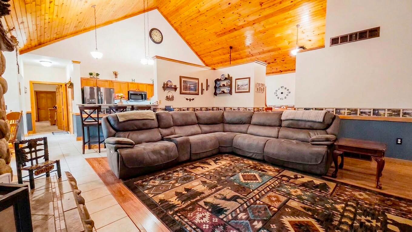 N5079 Sinissippi Point Road Hubbard, WI 53039 - Photo 20 of 42 Living Room 1