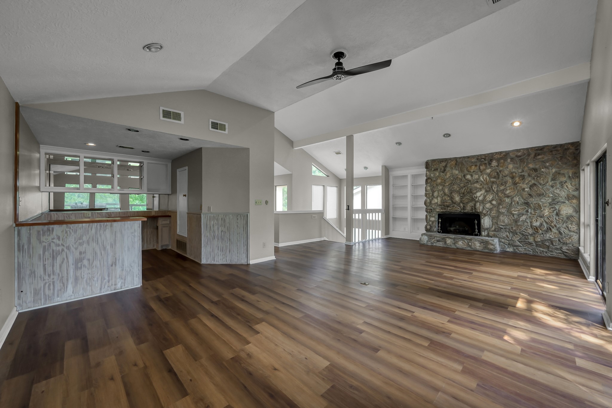 4 Waters Edge Street Conroe, TX 77356 - Photo 11 of 19