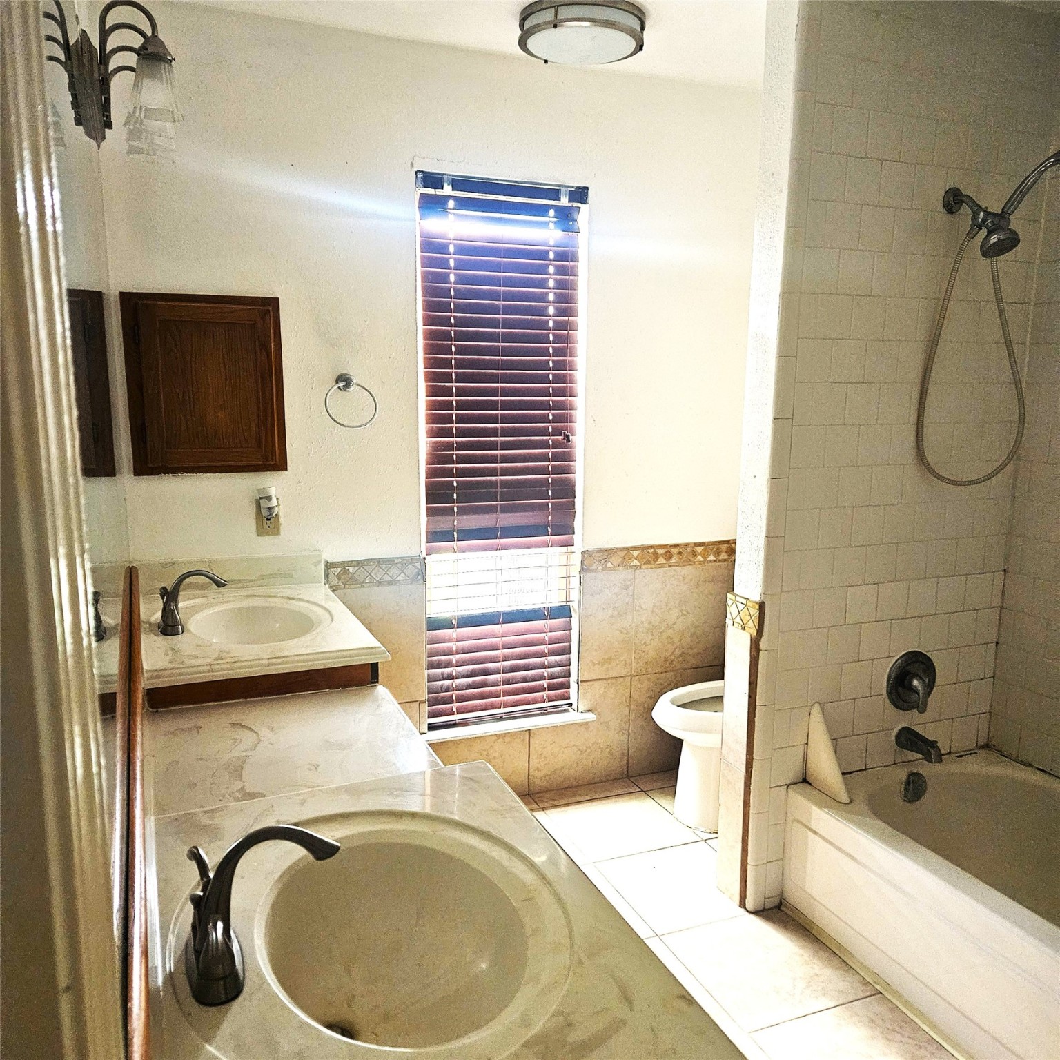 3315 Hombly Road Houston, TX 77066 - Photo 14 of 20 a bathroom with a sink and mirror