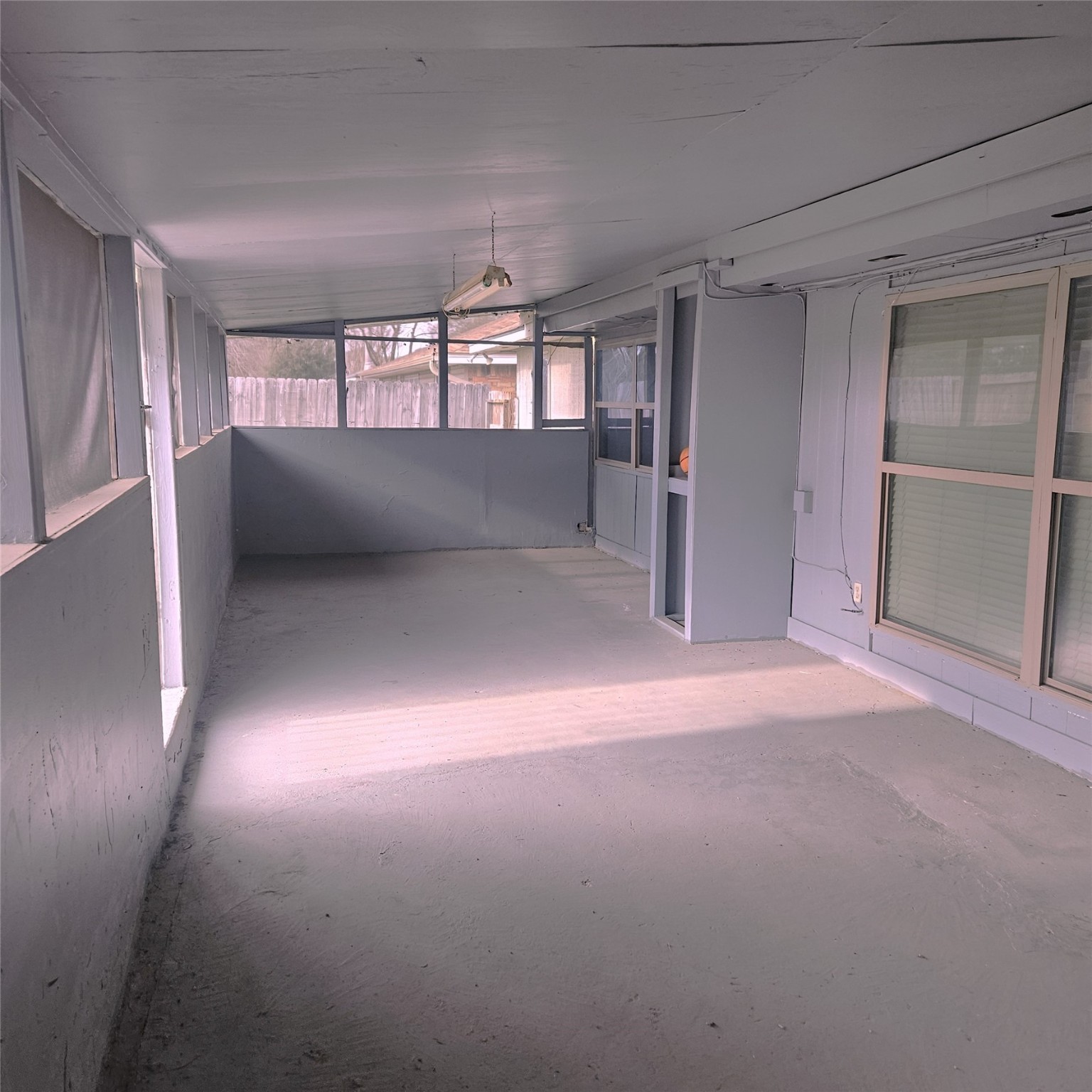 3315 Hombly Road Houston, TX 77066 - Photo 20 of 20 a view of an empty room with a window