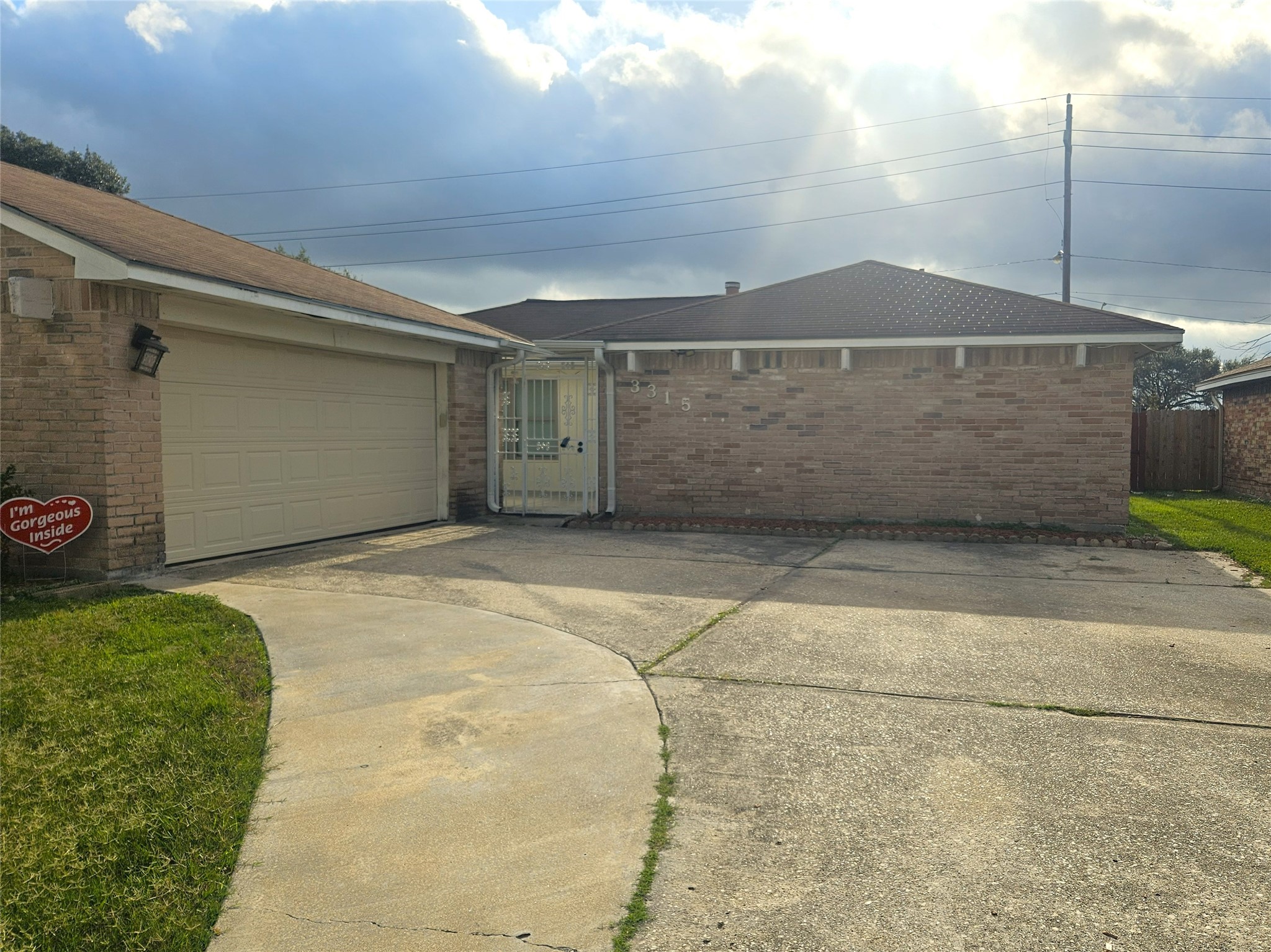 3315 Hombly Road Houston, TX 77066 - Photo 2 of 20 a view of a garage