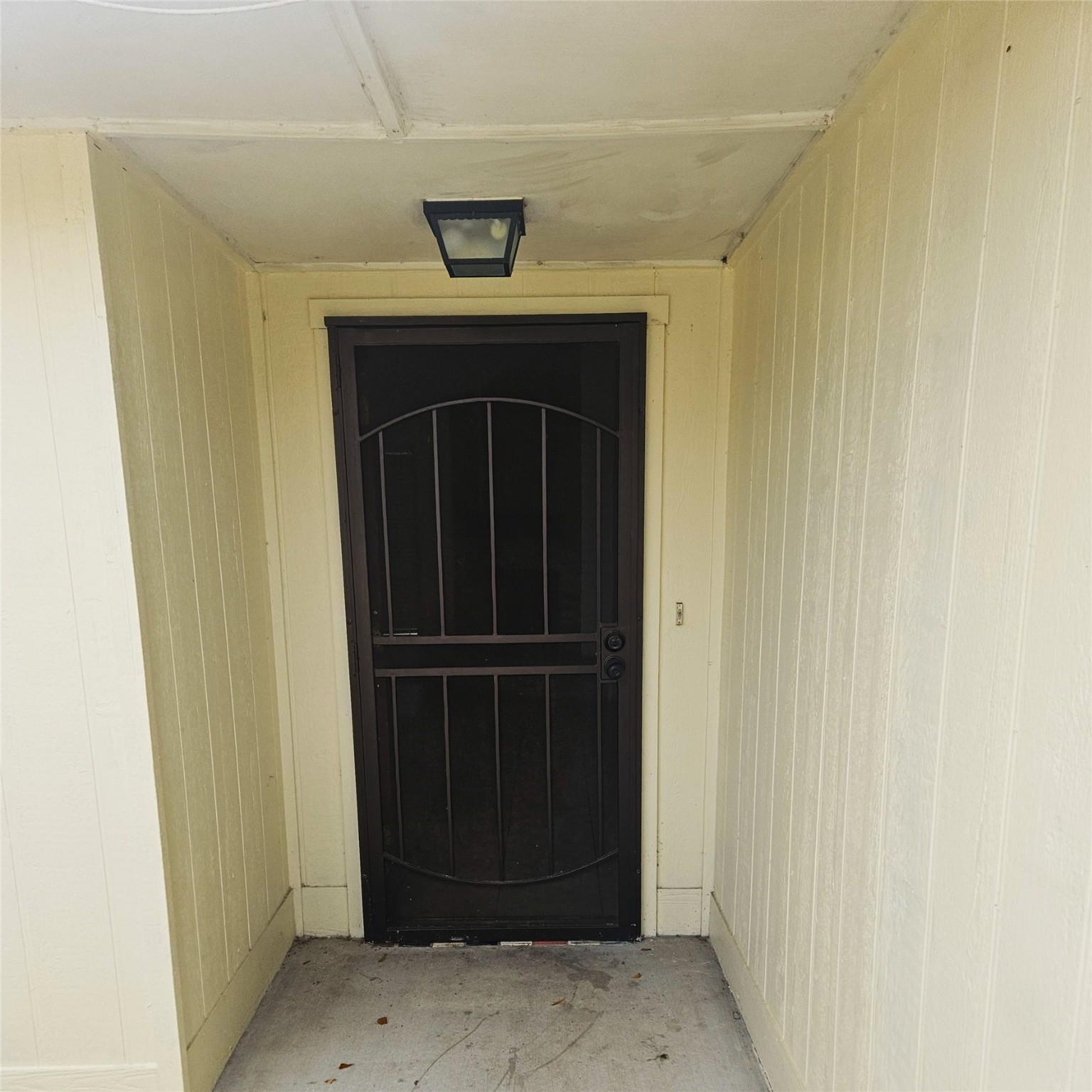 3315 Hombly Road Houston, TX 77066 - Photo 4 of 20 a view of front door