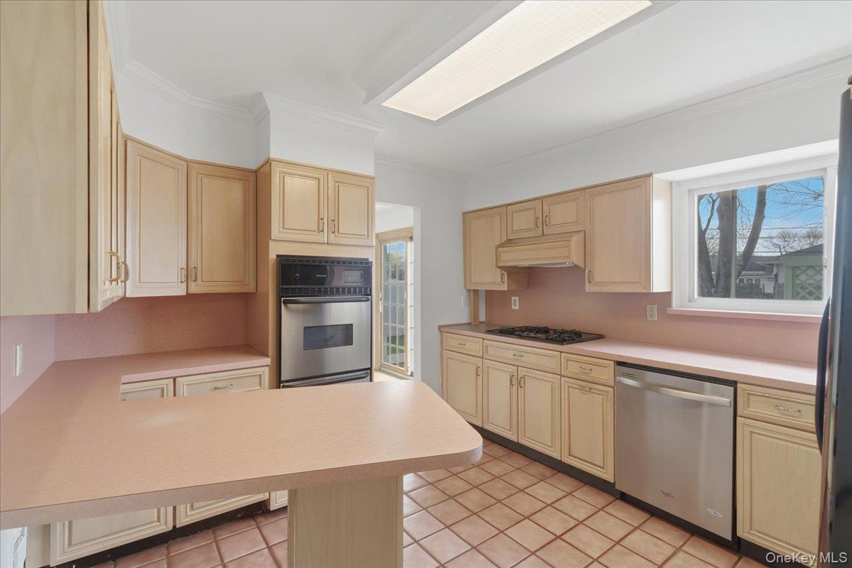 6 Arden Lane Commack, NY 11725 - Photo 4 of 21