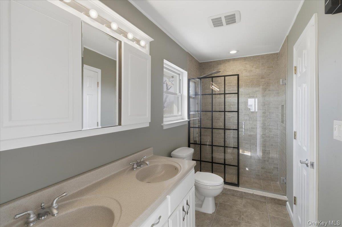 6 Arden Lane Commack, NY 11725 - Photo 10 of 21