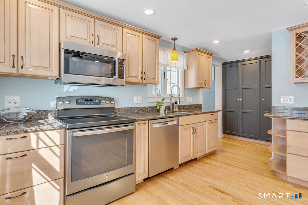 94 Kelseytown Road Clinton, CT 06413 - Photo 8 of 35