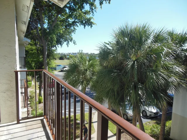 $1,495 | 738 Executive Center Drive, Unit 34, West Palm Beach, FL 33401