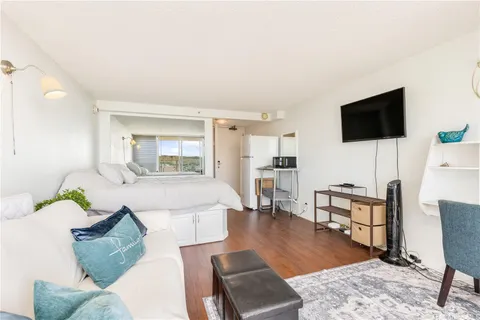 $380,000 | 445 Seaside Avenue, Unit 3505, Honolulu, HI 96815