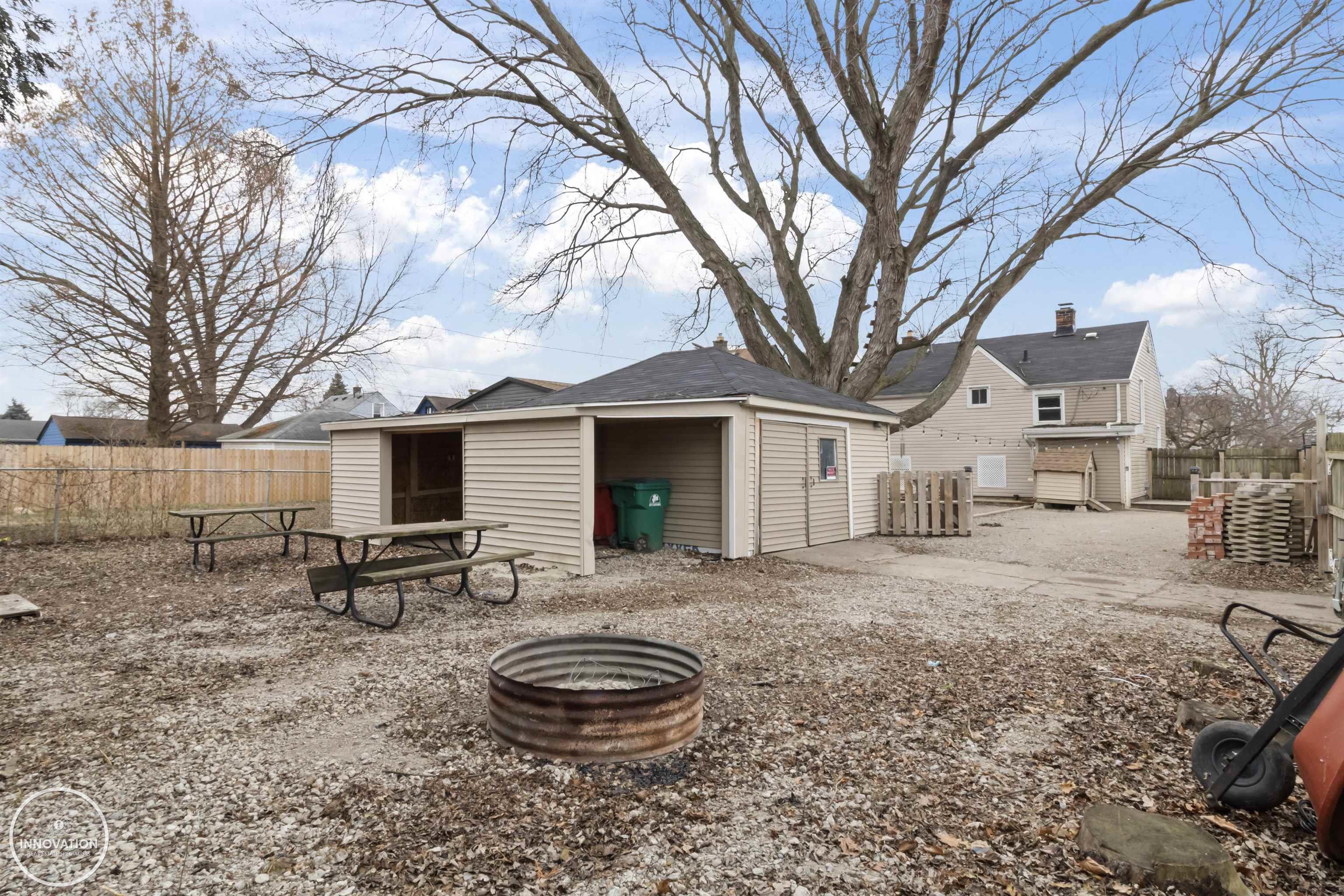 22174 Rausch Avenue Eastpointe, MI 48021 - Photo 5 of 34 50166587-278FDC29-E28C-4EAA-B05E-E711C7C65231.JPG