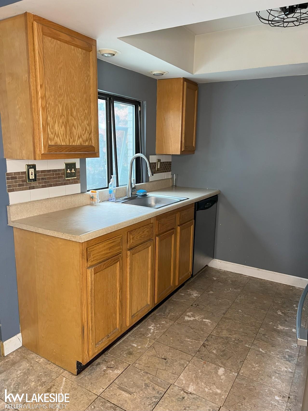 4719 East 12 Mile Road Warren, MI 48092 - Photo 6 of 21 50181536-1ec1c0c8-a7a5-4938-a022-011a0c07ce95.JPG