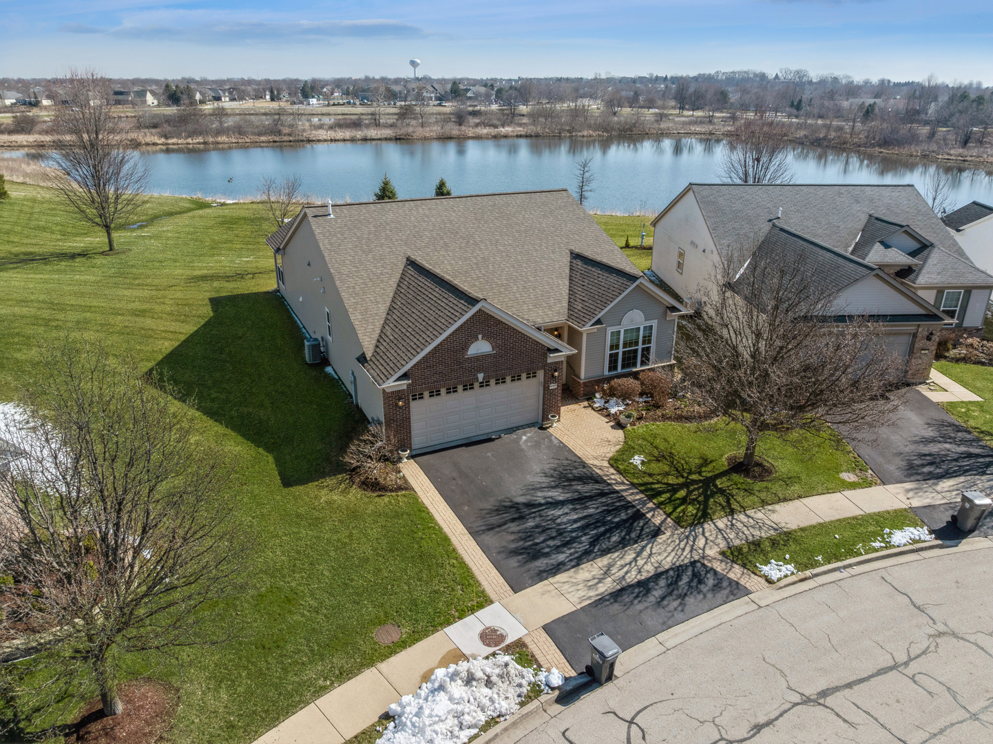 an aerial view of a house having yard