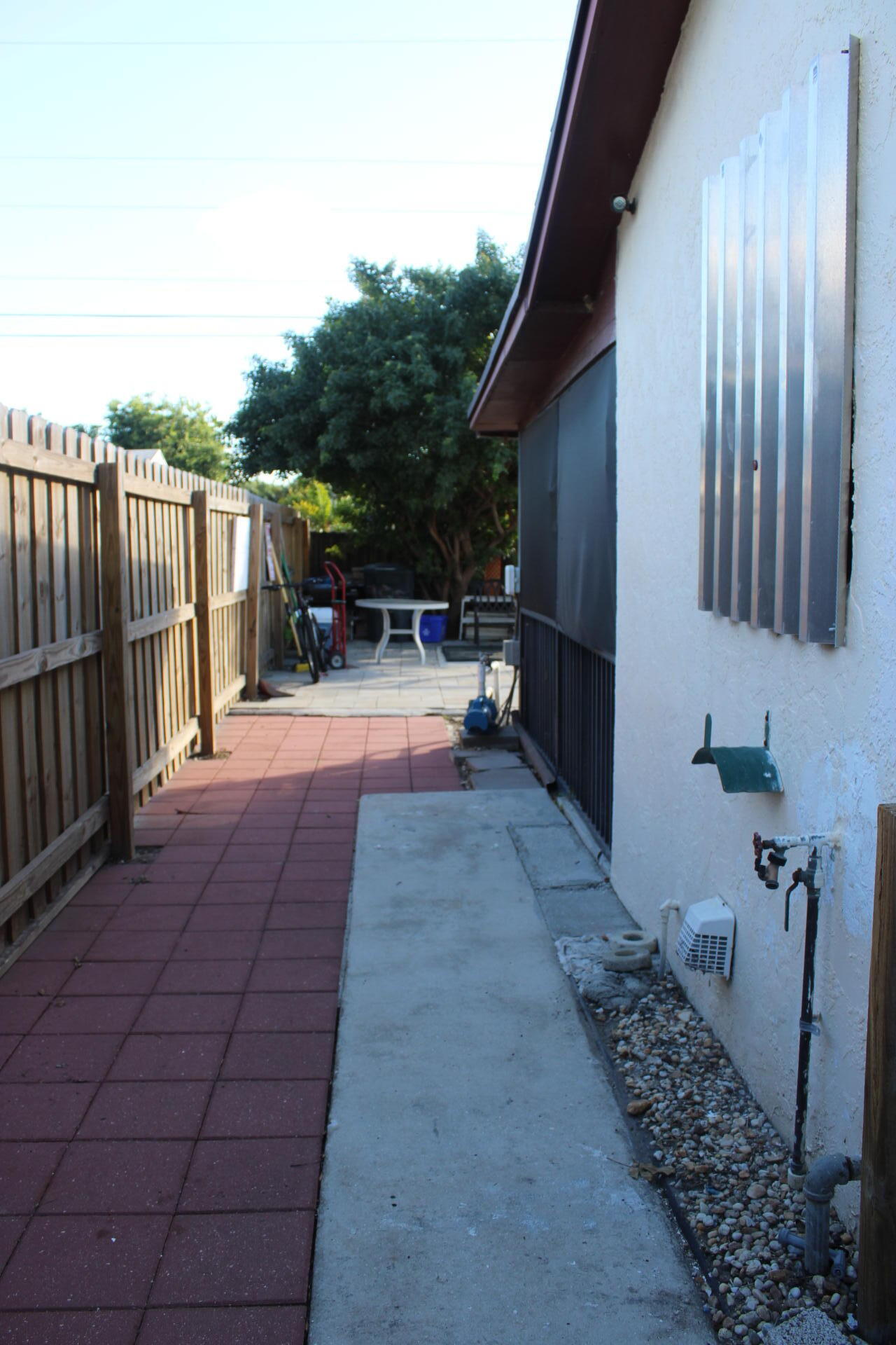 2842 Somerset Road Lake Worth, FL 33462 - Photo 19 of 29 IMG_3970