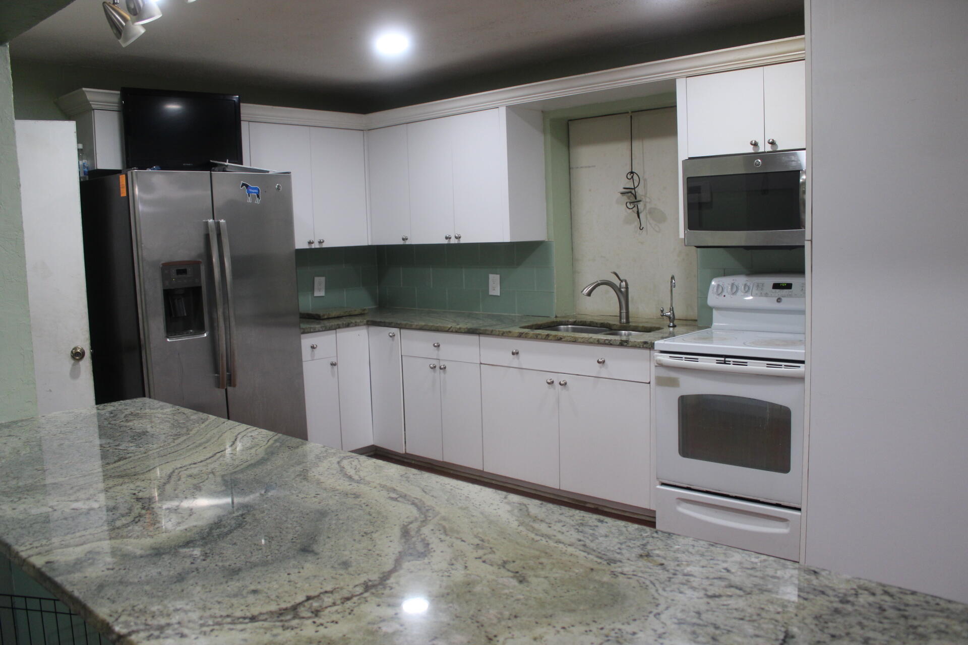 2842 Somerset Road Lake Worth, FL 33462 - Photo 2 of 29 IMG_3920