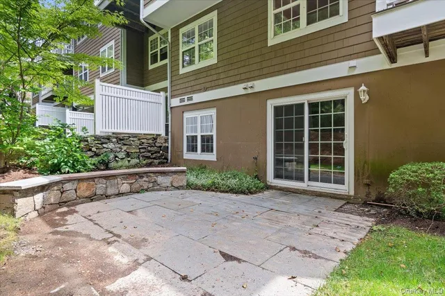 a view of a house with a yard and plants