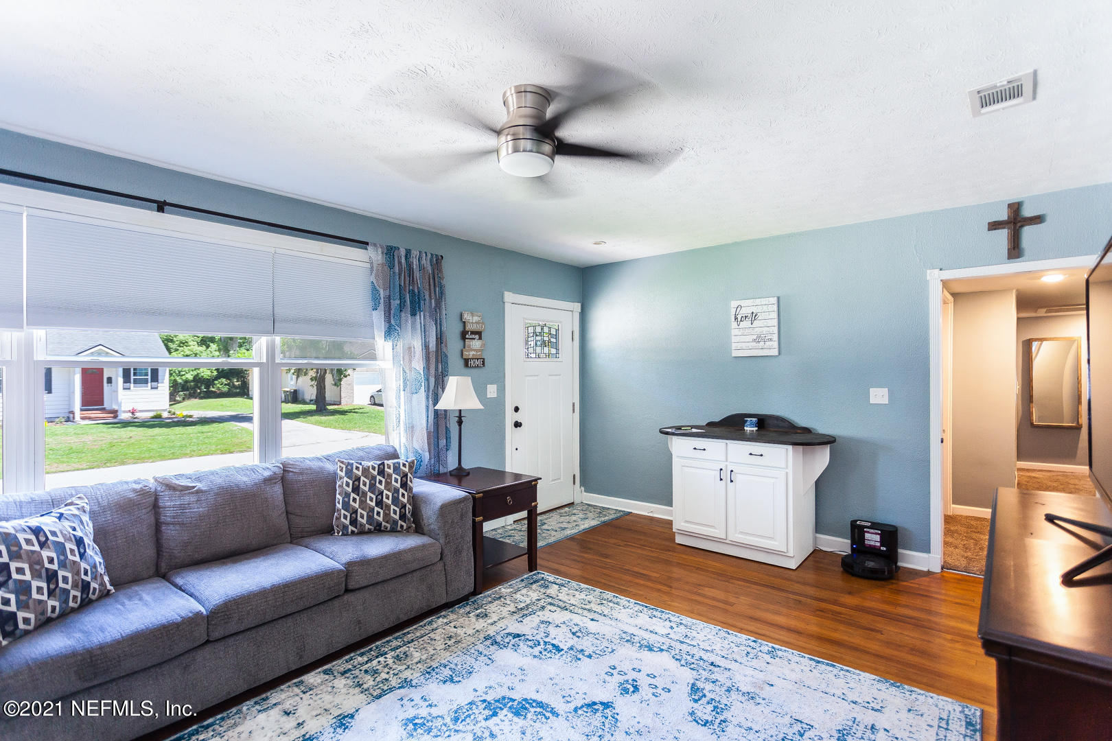 3726 Lilly Road North Jacksonville, FL 32207 - Photo 3 of 34 livingroom
