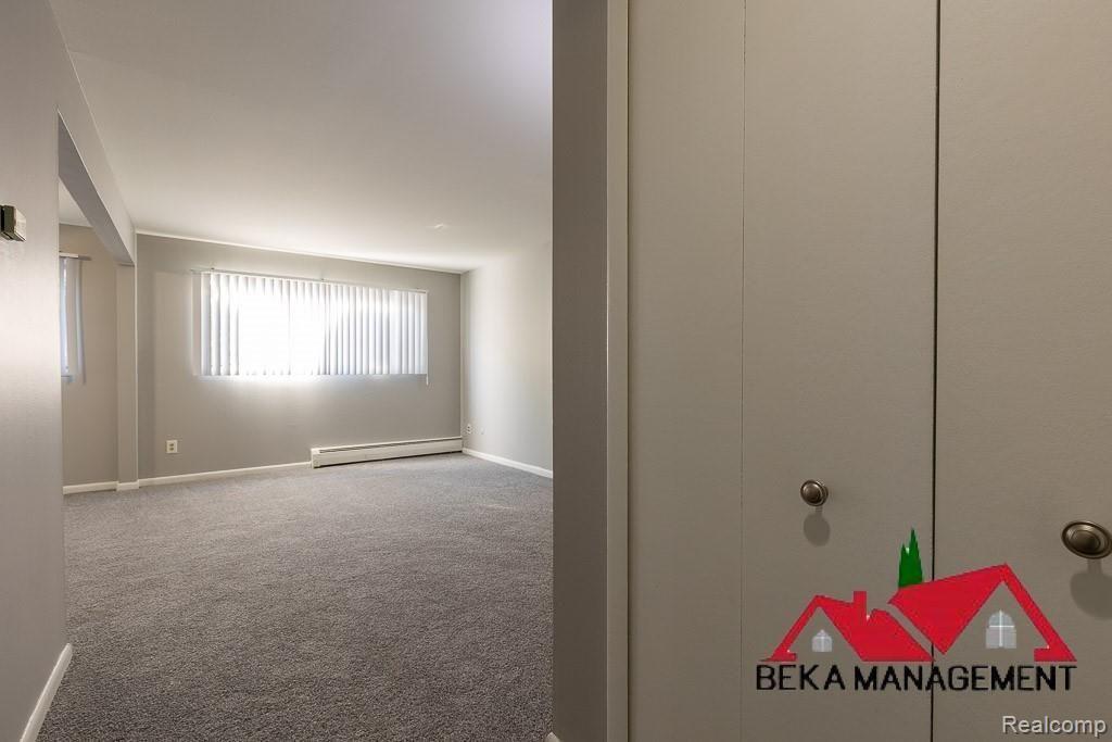 33 Monroe Street, Unit 2 Pontiac, MI 48341 - Photo 3 of 20